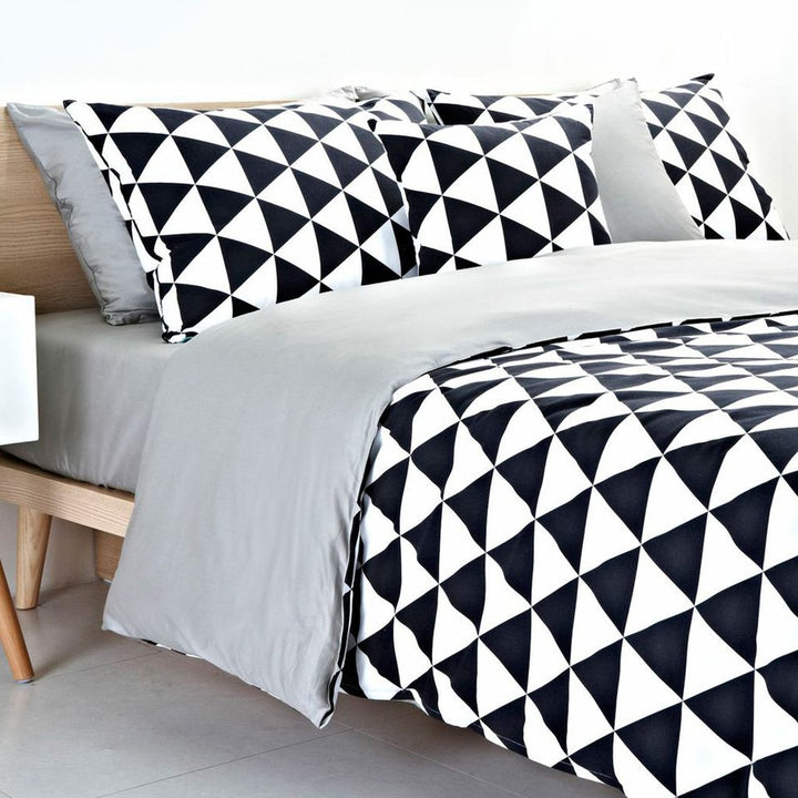 Black & White Triangle Duvet Cover Set - Modern Geometric Pattern with Gray Reverse Cotton Bedding