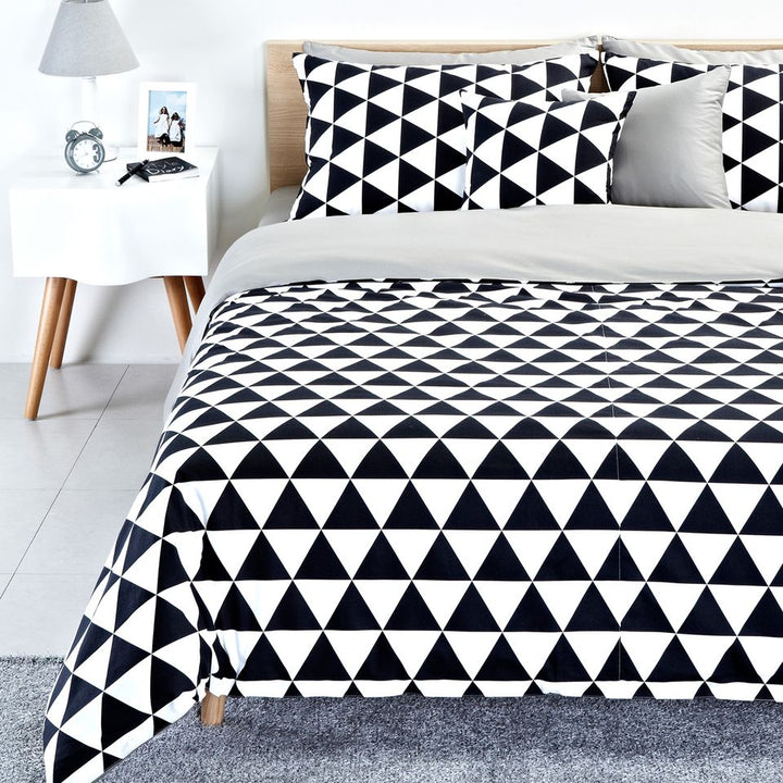 Black & White Triangle Duvet Cover Set - Modern Geometric Pattern with Gray Reverse Cotton Bedding